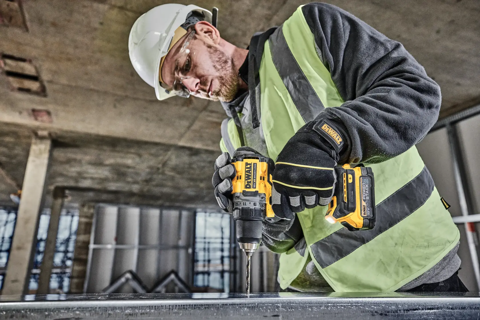Berbequim Aparafusador compacto sem escovas XR 18V POWERSTACK