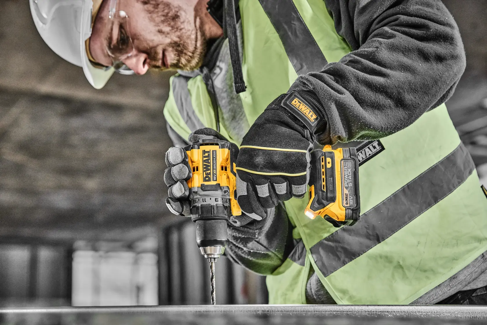 Berbequim Aparafusador compacto sem escovas XR 18V POWERSTACK