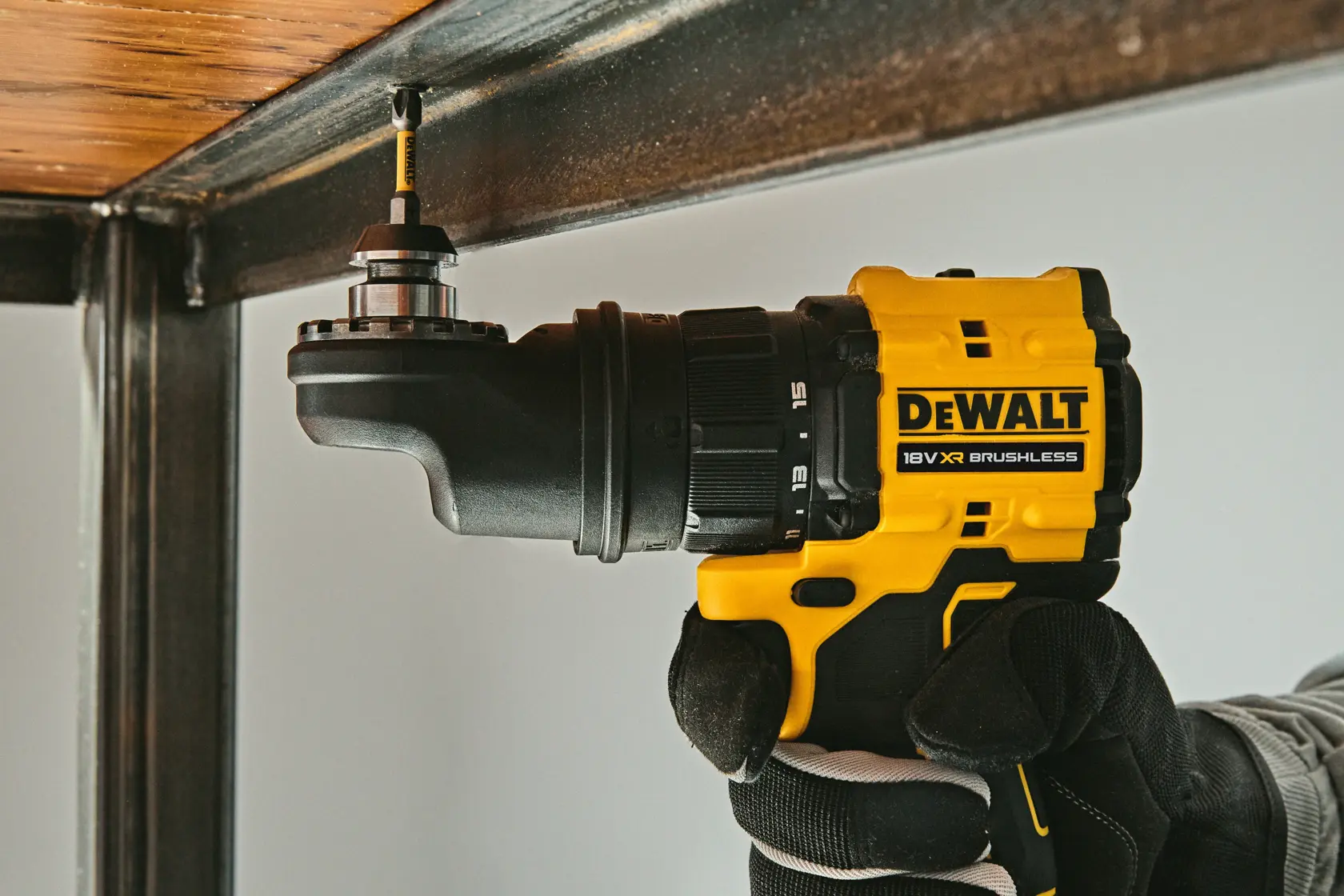 Furadeira DEWALT sob metal, modelos DCD803NT-XJ e DCD803NT. Categoria: Fotografia.