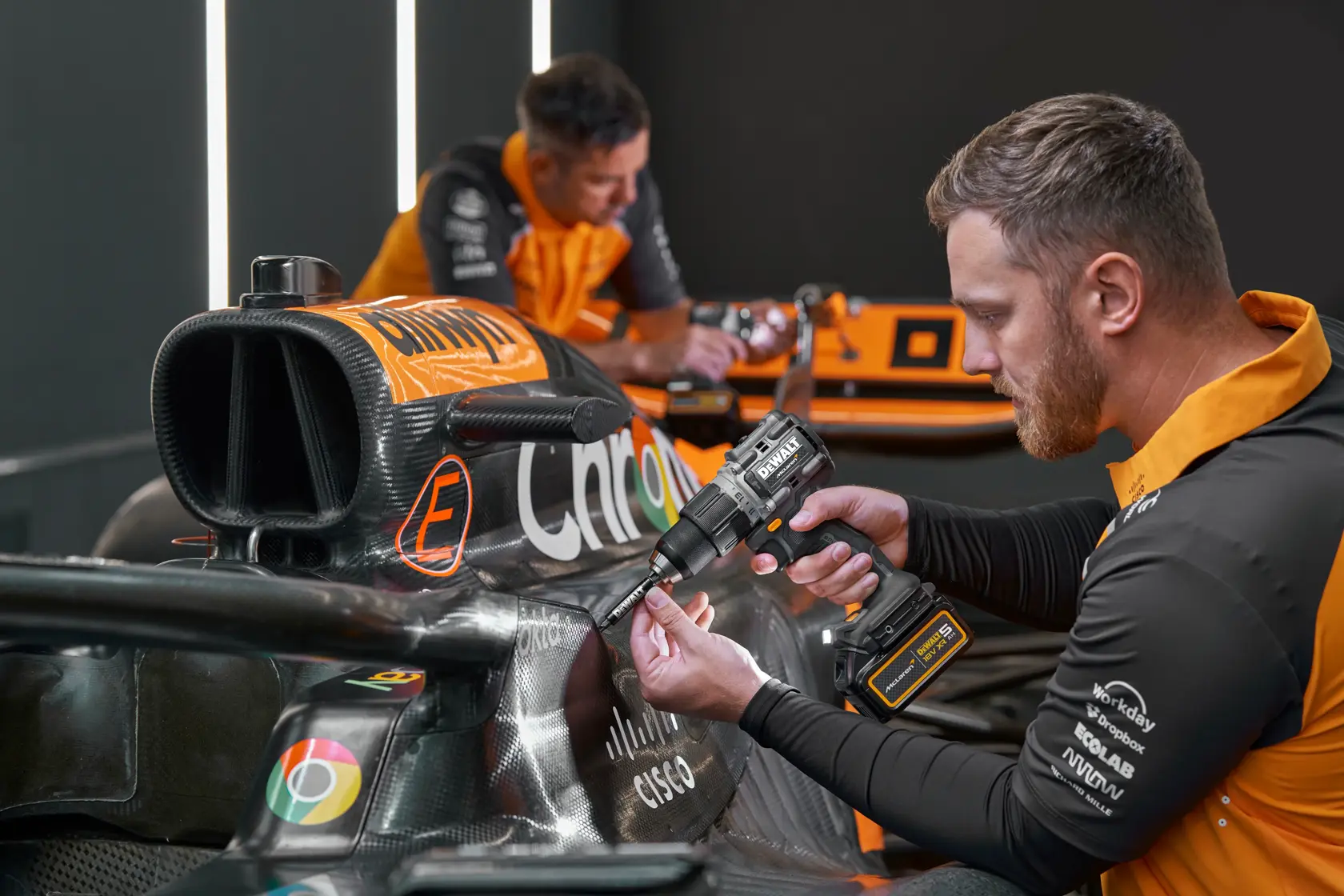 Berbequim Aparafusador Percussão McLaren sem escovas XR 18V 13mm 90Nm com 2 baterias Li-Ion 5Ah e mala TSTAK