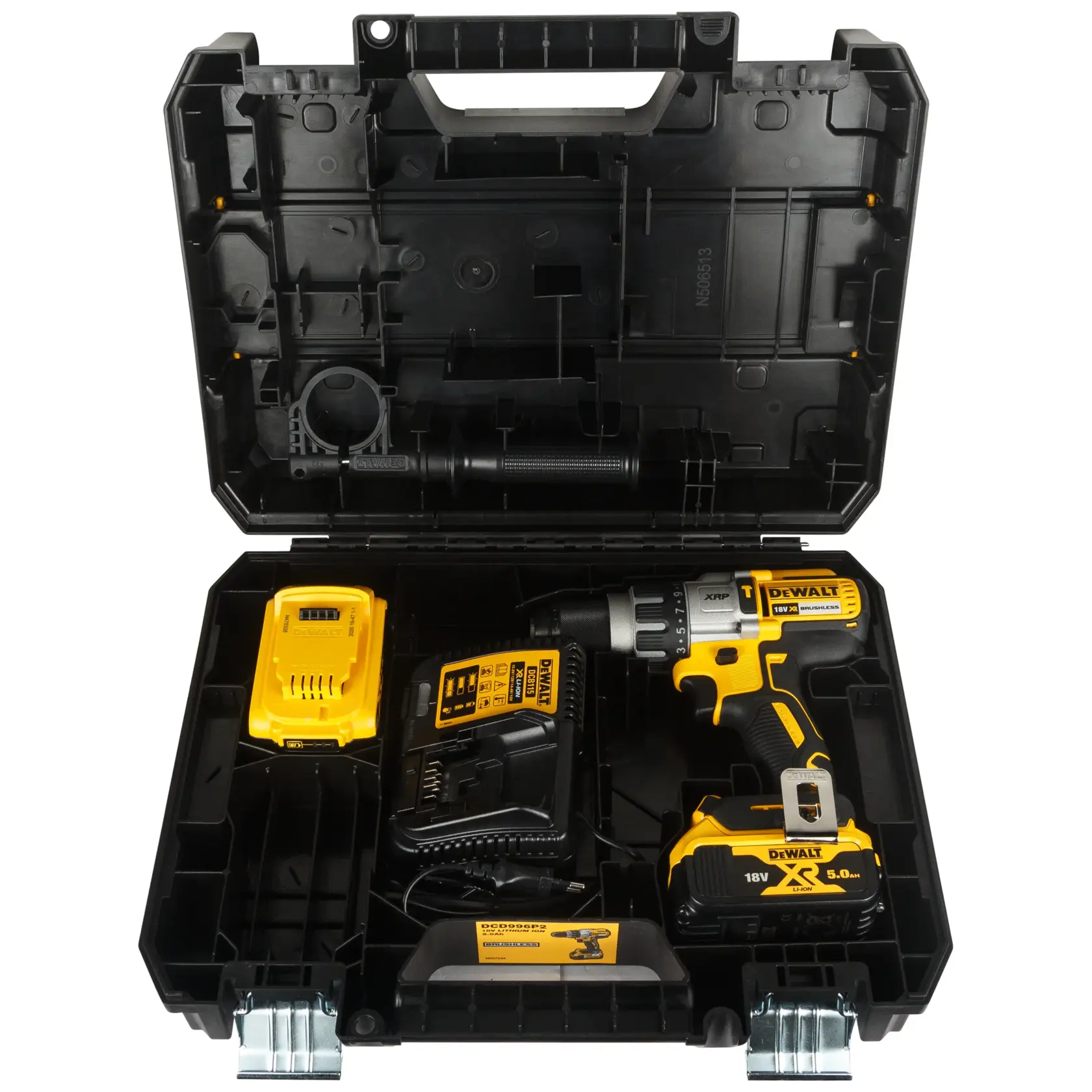 Um kit de furadeira sem fio DEWALT DCD996P2 em uma maleta de plástico rígido preta, incluindo uma furadeira XR brushless de 18V, bateria, carregador e acessório de alça.
