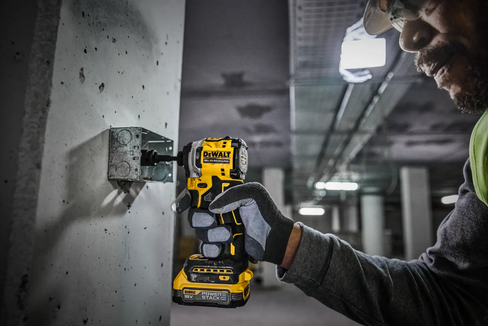 Aparafusadora Impacto compacto sem escobas XR 18V POWERSTACK