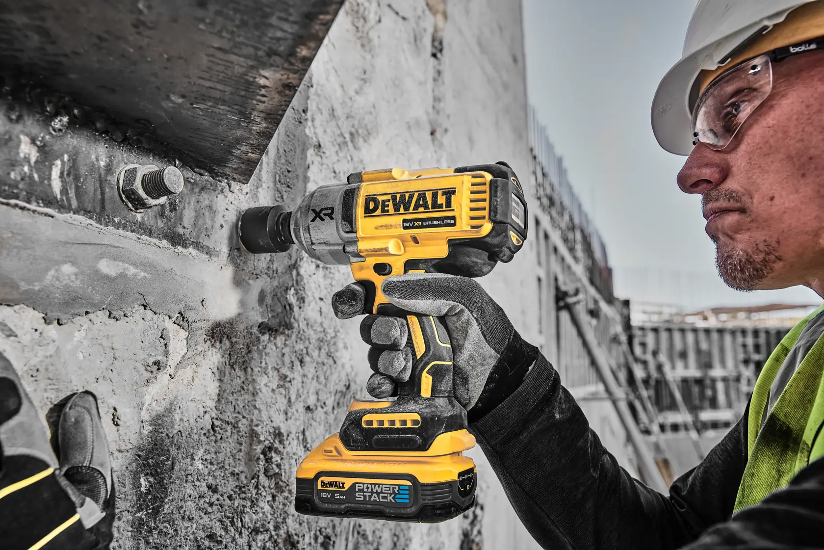 Chave Impacto sem escovas XR 18V POWERSTACK Li-Ion 5Ah 1/2" Alto Par com anel de retenção