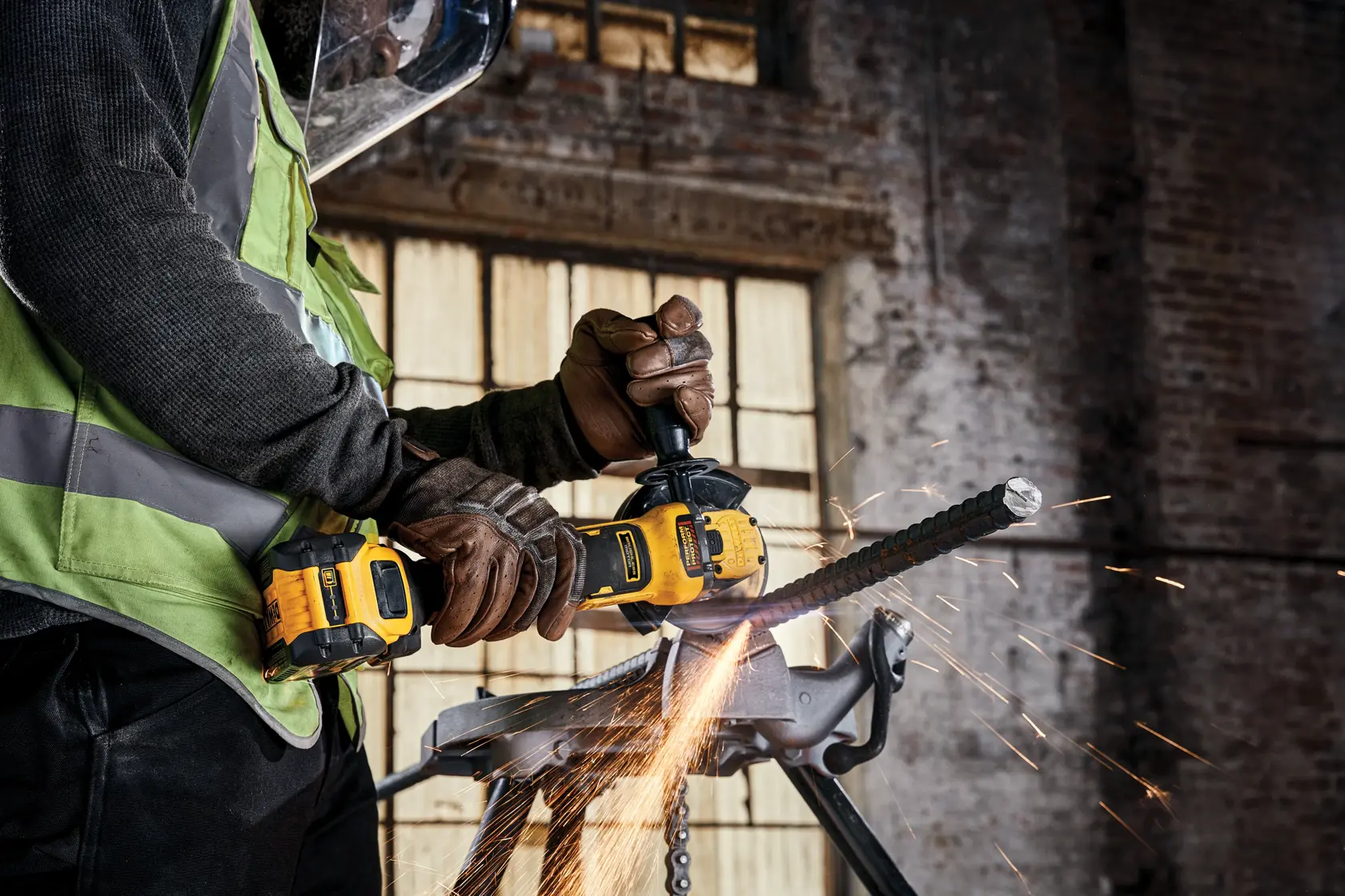 18V XR 125mm Angle Grinder With FLEXVOLT ADVANTAGE - 1 X 6Ah