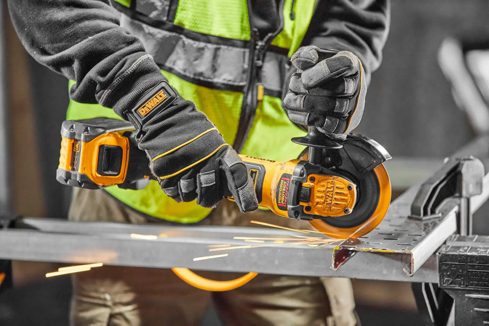 18V XR 125mm Angle Grinder With FLEXVOLT ADVANTAGE - 1 X 6Ah