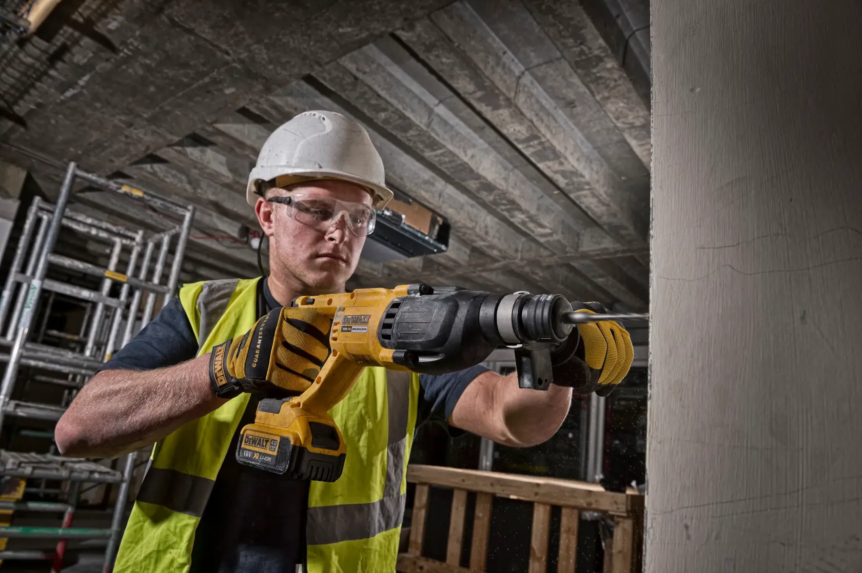 Furadeira de martelo DEWALT® 18V XR® Brushless 26mm SDS Plus - 1 x 4Ah