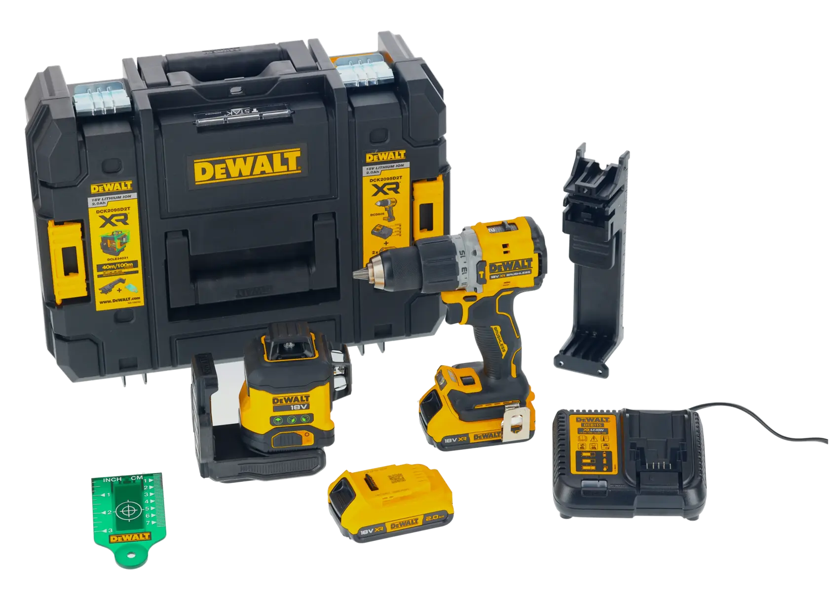 Kit de ferramentas DEWALT com caixa de transporte, furadeira sem fio, nível a laser, carregador de bateria, duas baterias, suporte de montagem e um cartão de medição verde, todos exibidos em fundo branco.
