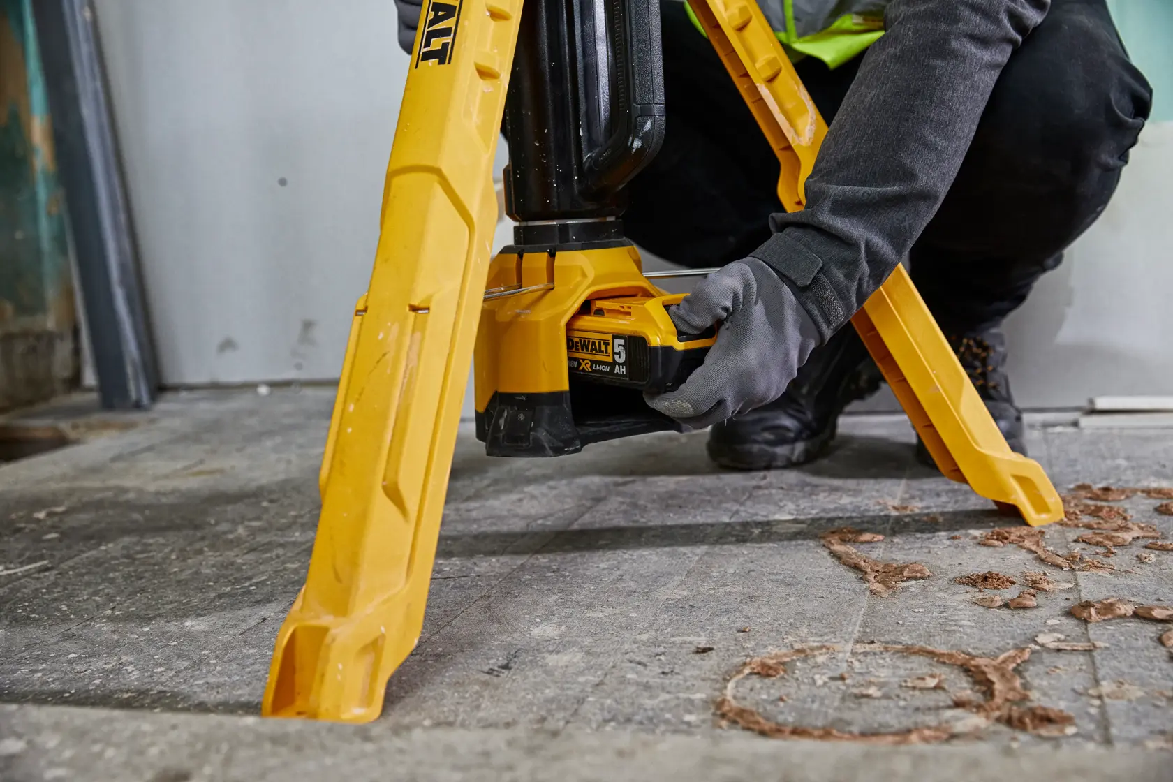 LUZ® TRIPÉ DEWALT LED XR® DE 18V (Apenas Ferramenta)