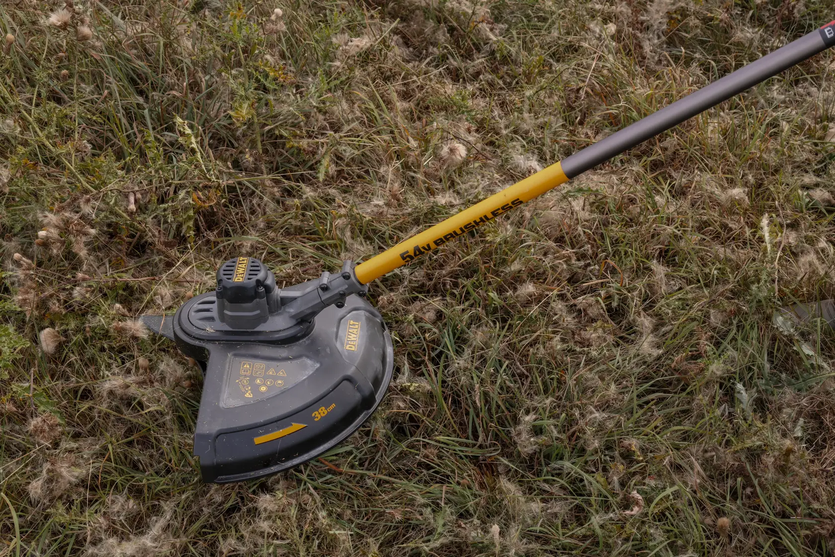 Roçadora sem escovas XR FLEXVOLT 38cm com 1 bateria 54V/18V Li-Ion 9,0Ah