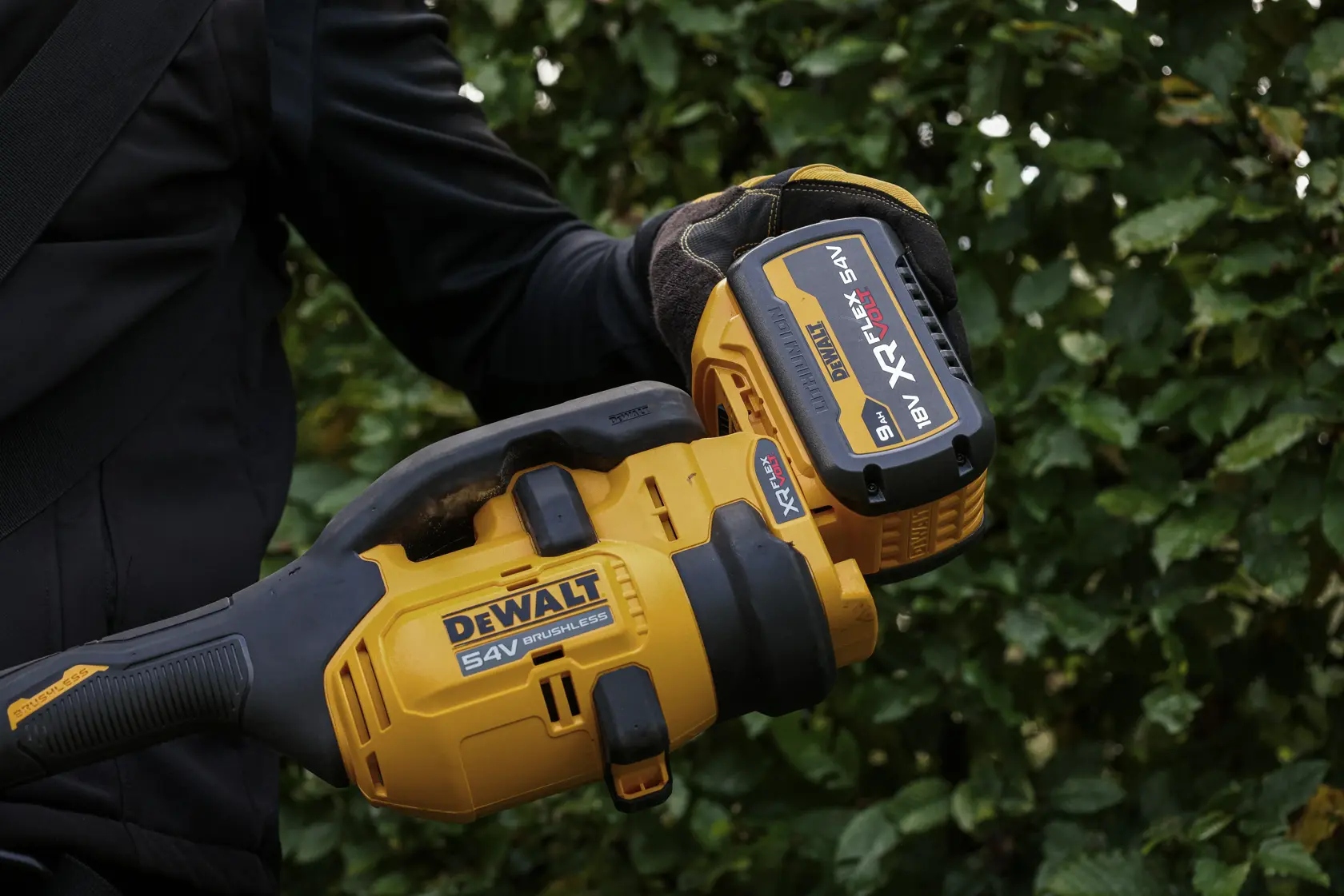 Fixação para aparador de sebes com vara dividida DEWALT®