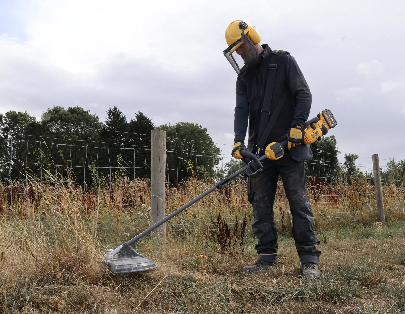 Acessório para Aparador de Cordas de Corda de Braço Dividido DEWALT®