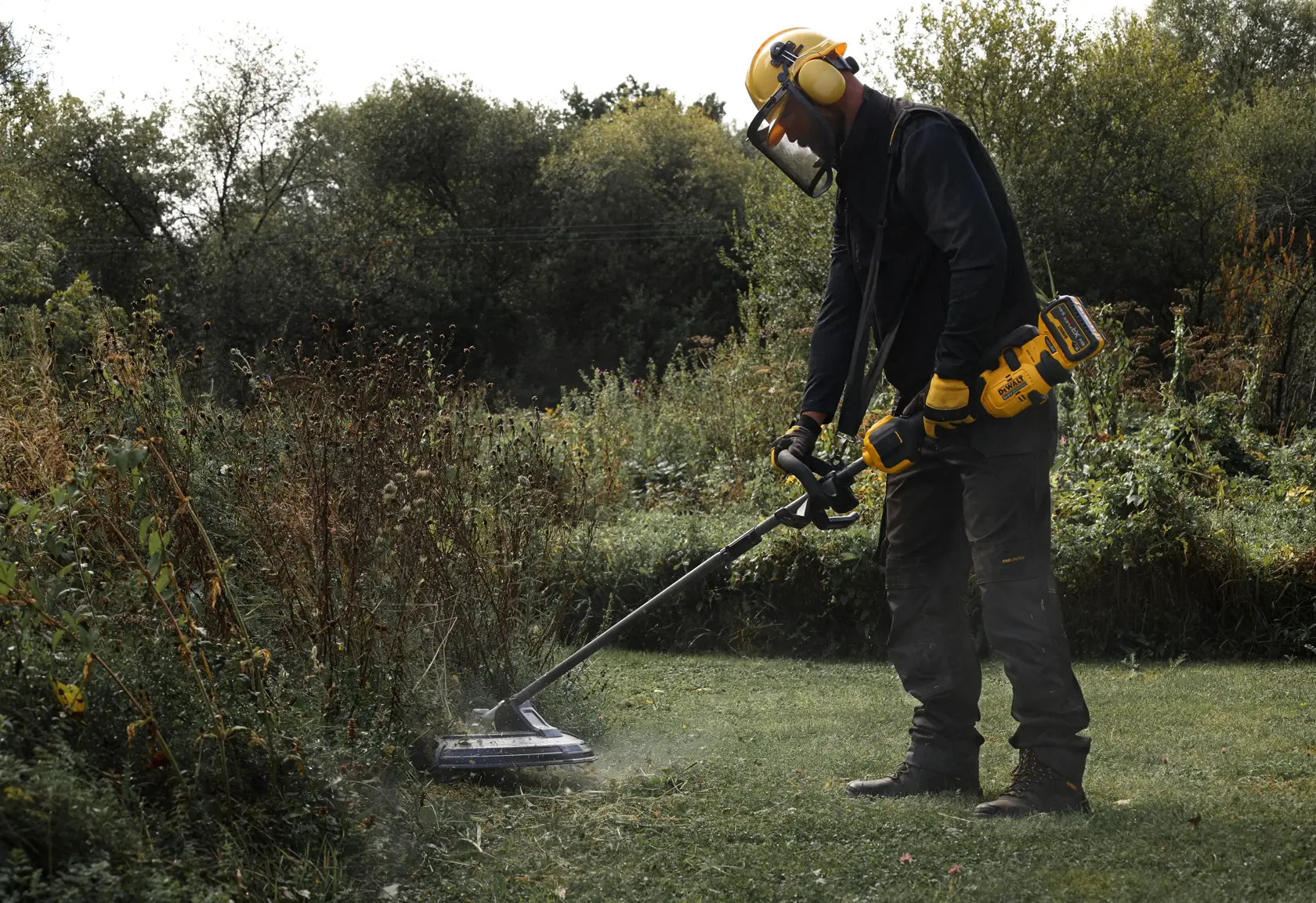 Acessório para Aparador de Cordas de Corda de Braço Dividido DEWALT®