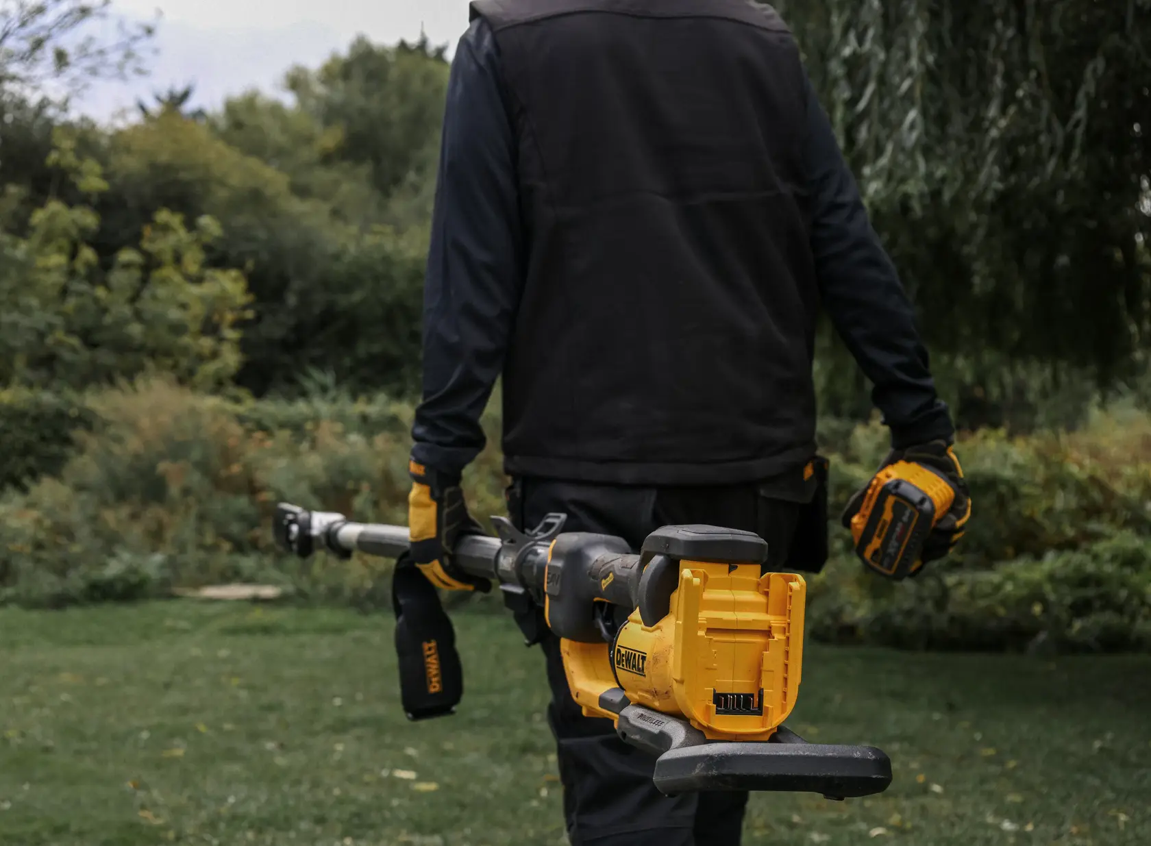 DEWALT® 54V XR® FLEXVOLT® Split Boom com acessório para aparador de cordas - 1 x 9Ah