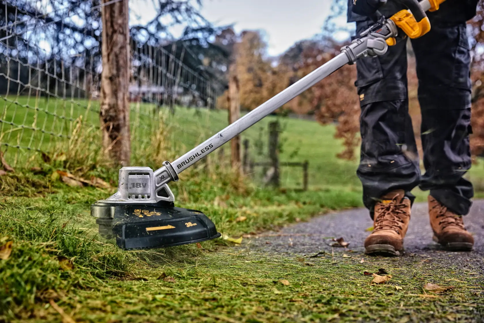 Aparador DEWALT XR 18V 36cm sem carregador/ bateria