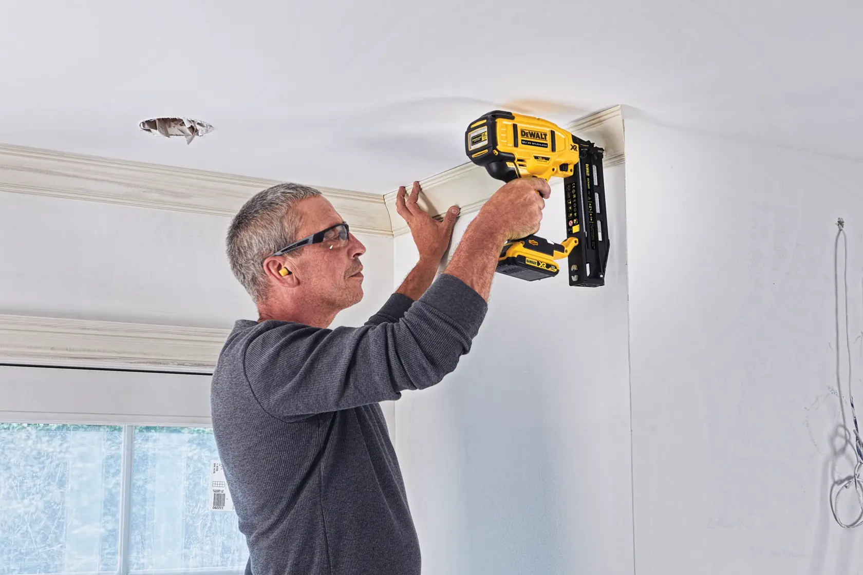 18V XR Brushless Second Fix Straight Nailer (calibre 16) (Unidade nua)