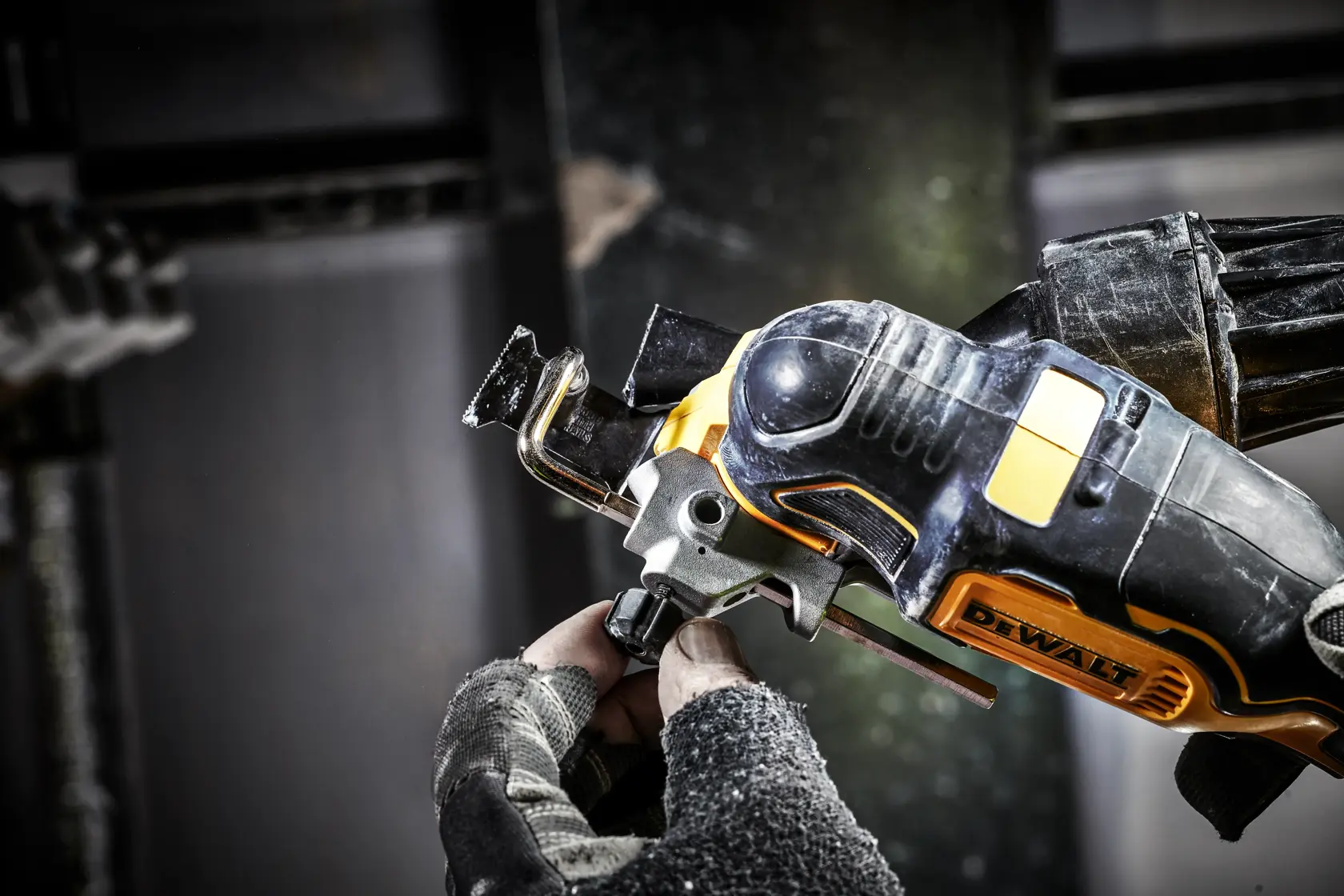 DEWALT® 18V XR® Ferramenta Oscilante Sem Escovas de 3 Velocidades - 2 x 5Ah