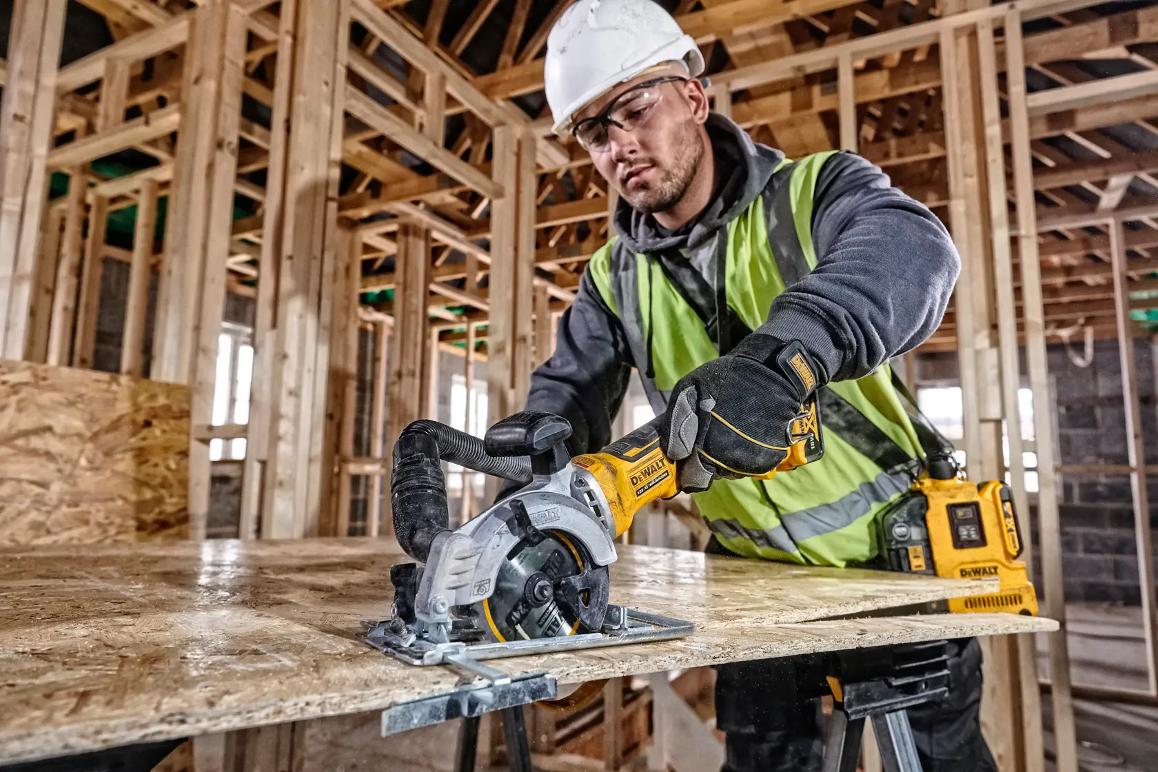 DEWALT® 18V XR® Serra Circular Compacta Sem Escovas de 115mm (Apenas Ferramenta)