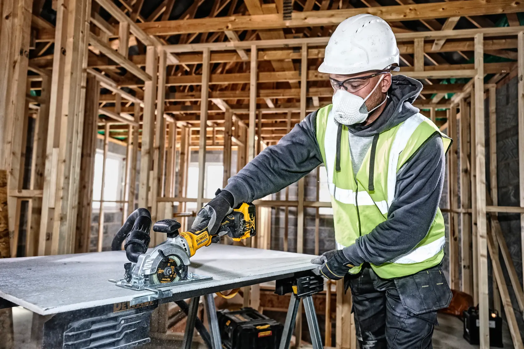 DEWALT® 18V XR® Serra Circular Compacta Sem Escovas de 115mm (Apenas Ferramenta)