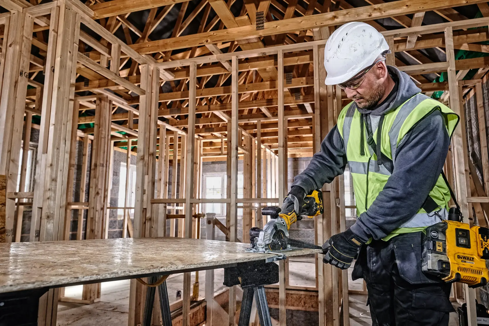 DEWALT® 18V XR® Serra Circular Compacta Sem Escovas de 115mm (Apenas Ferramenta)