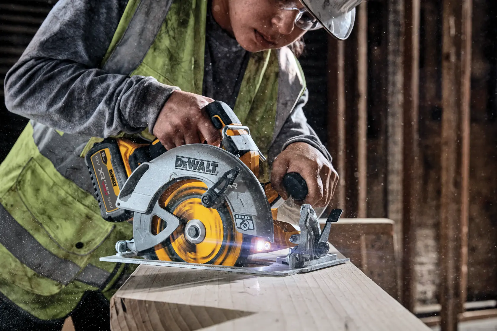Serra circular DEWALT® 18V XR® Brushless 190mm com FLEXVOLT® ADVANTAGE™ (Apenas Ferramenta)
