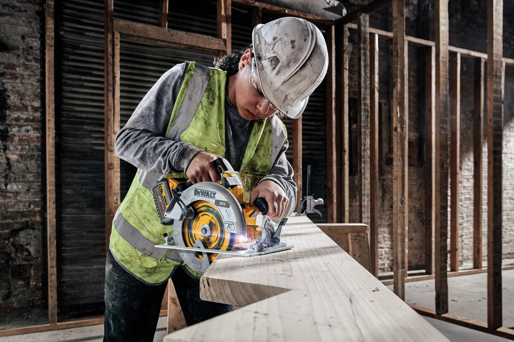 Serra circular DEWALT® 18V XR® Brushless 190mm com FLEXVOLT® ADVANTAGE™ (Apenas Ferramenta)