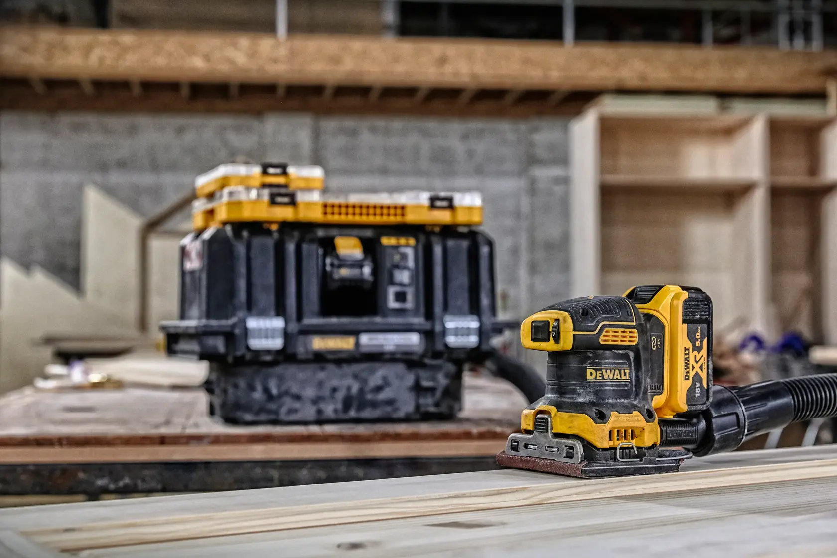 Lixadora Vibratória sem escovas XR 18V Li-Ion 5Ah