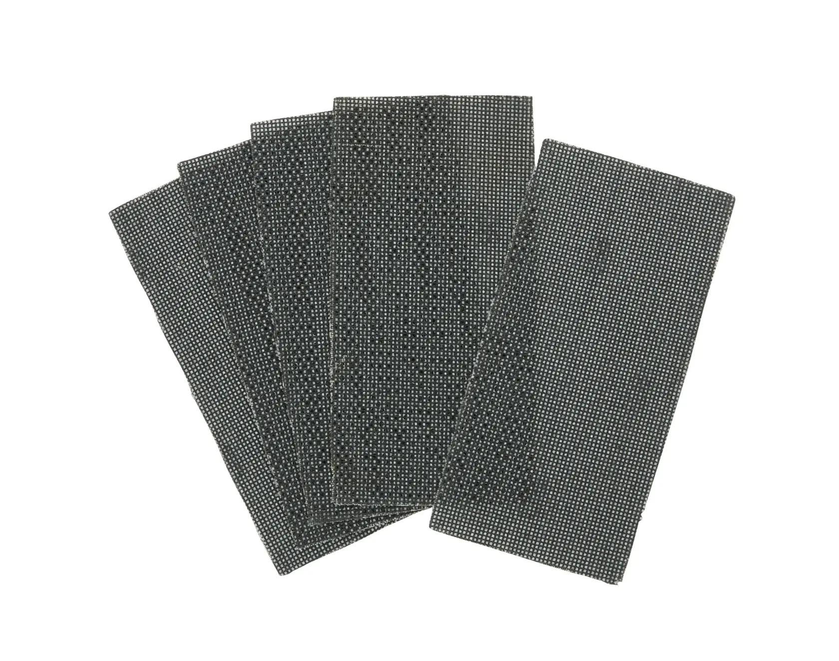 Conjunto de cinco folhas retangulares de malha de lixamento preta, levemente abertas em leque e empilhadas, usadas para lixamento de superfícies em carpintaria ou construção.