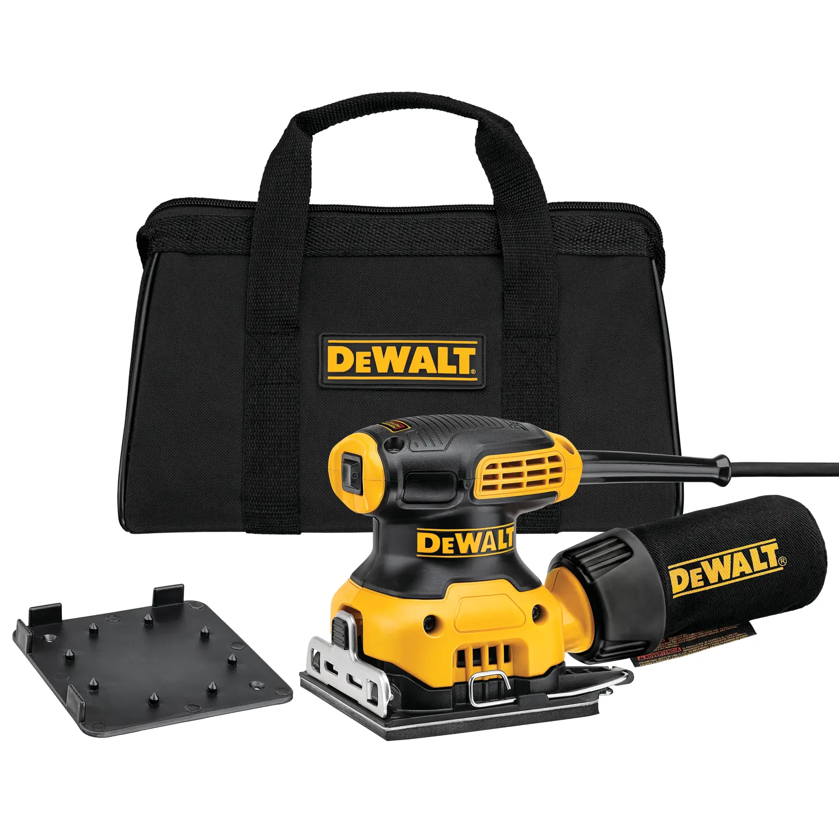 Um kit de lixadeira elétrica DEWALT. A imagem mostra uma lixadeira amarela e preta DEWALT com saco coletor de pó, uma placa de lixamento e uma bolsa de transporte preta com o logotipo da DEWALT.
