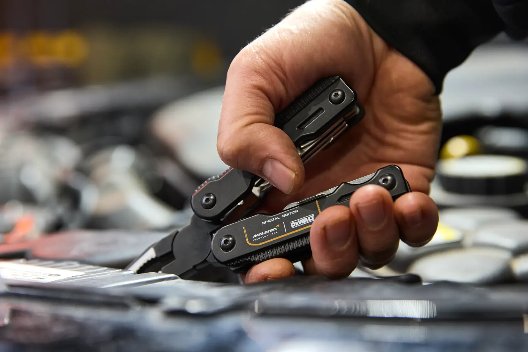 DEWALT® MCLAREN 16in1 Multi-Ferramenta