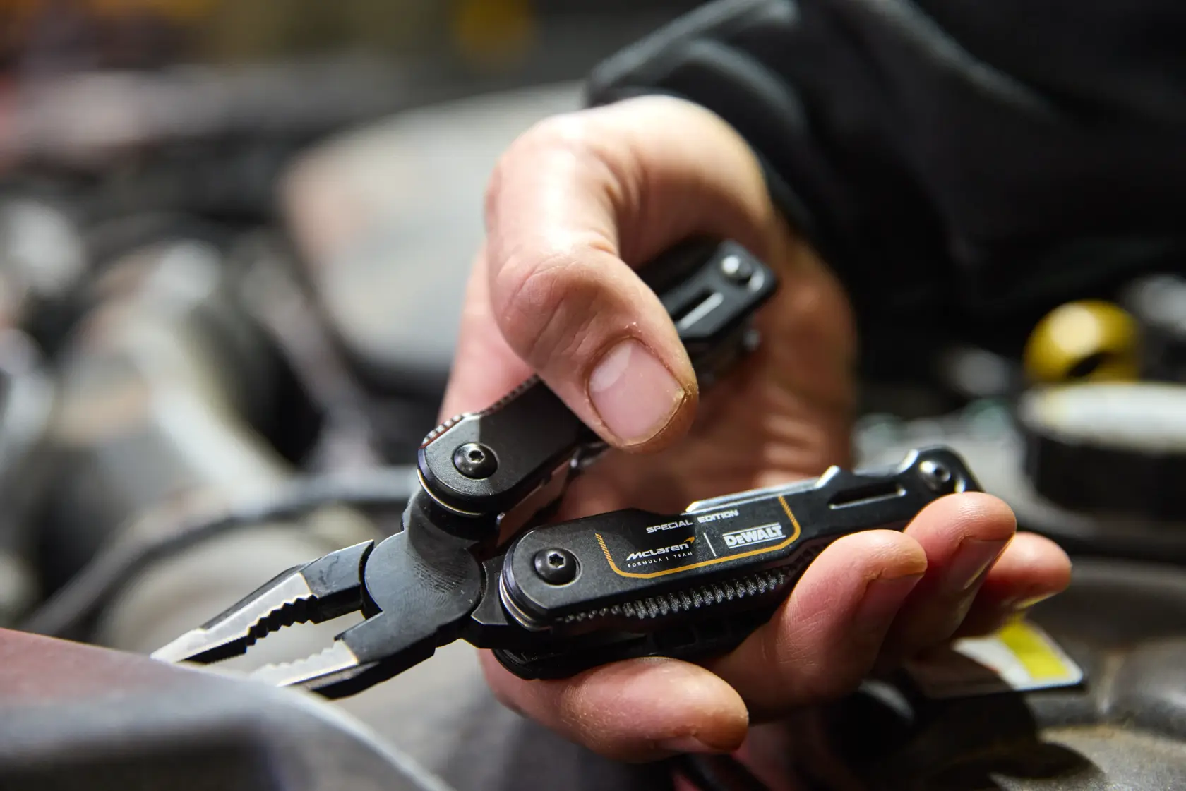 DEWALT® MCLAREN 16in1 Multi-Ferramenta