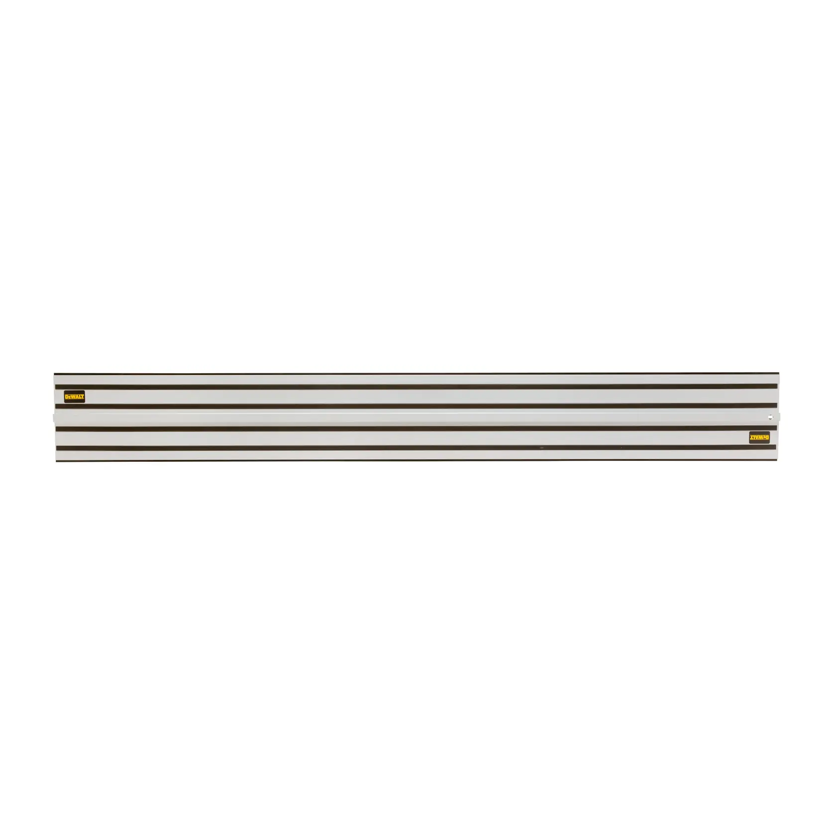 Um trilho guia de metal DEWALT para serras de trilho, mostrado na posição horizontal sobre um fundo branco. O trilho é prateado com sulcos pretos e possui a marca DEWALT nas duas extremidades.